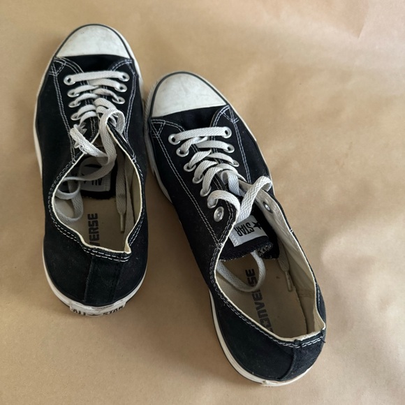 REDUCED Black converse low tops 9 - Picture 3 of 5